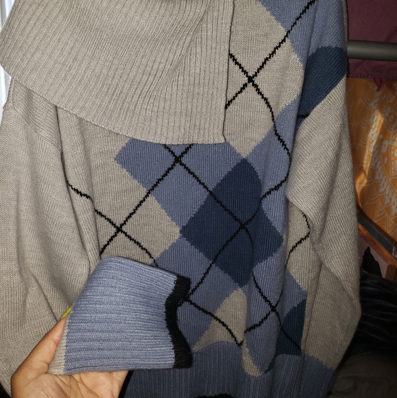 Sweater - Picture 2 of 2